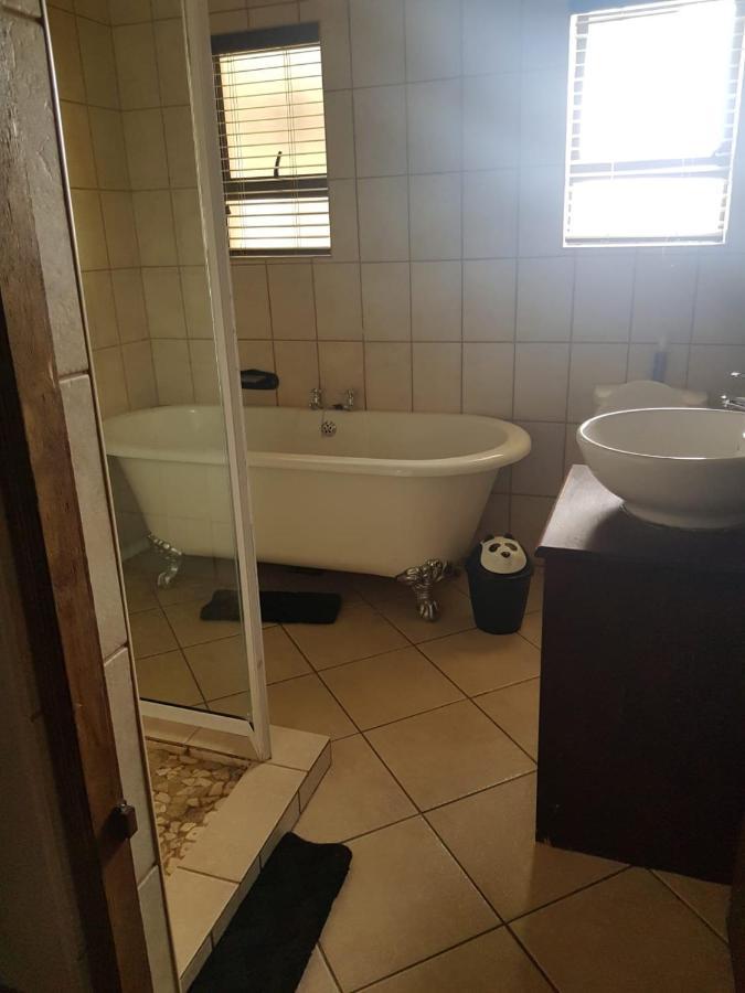 Tsessebe Guesthouse Блумфонтейн Экстерьер фото