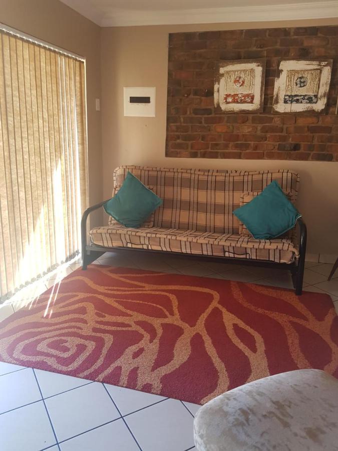 Tsessebe Guesthouse Блумфонтейн Экстерьер фото