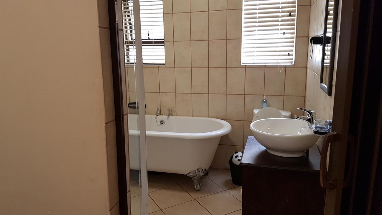 Tsessebe Guesthouse Блумфонтейн Экстерьер фото